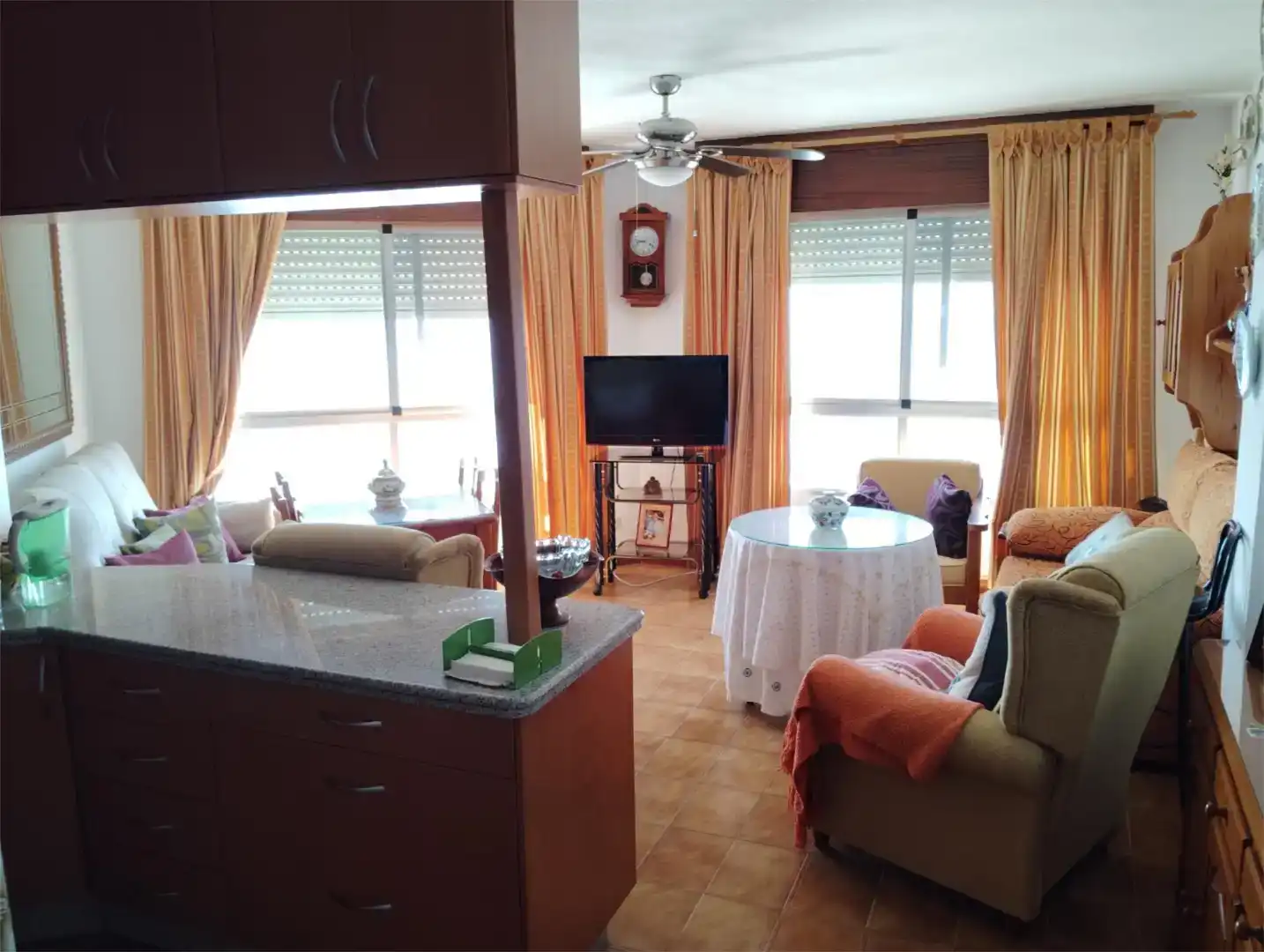 Sala d'estar de Pis en venda en Almuñécar amb Piscina