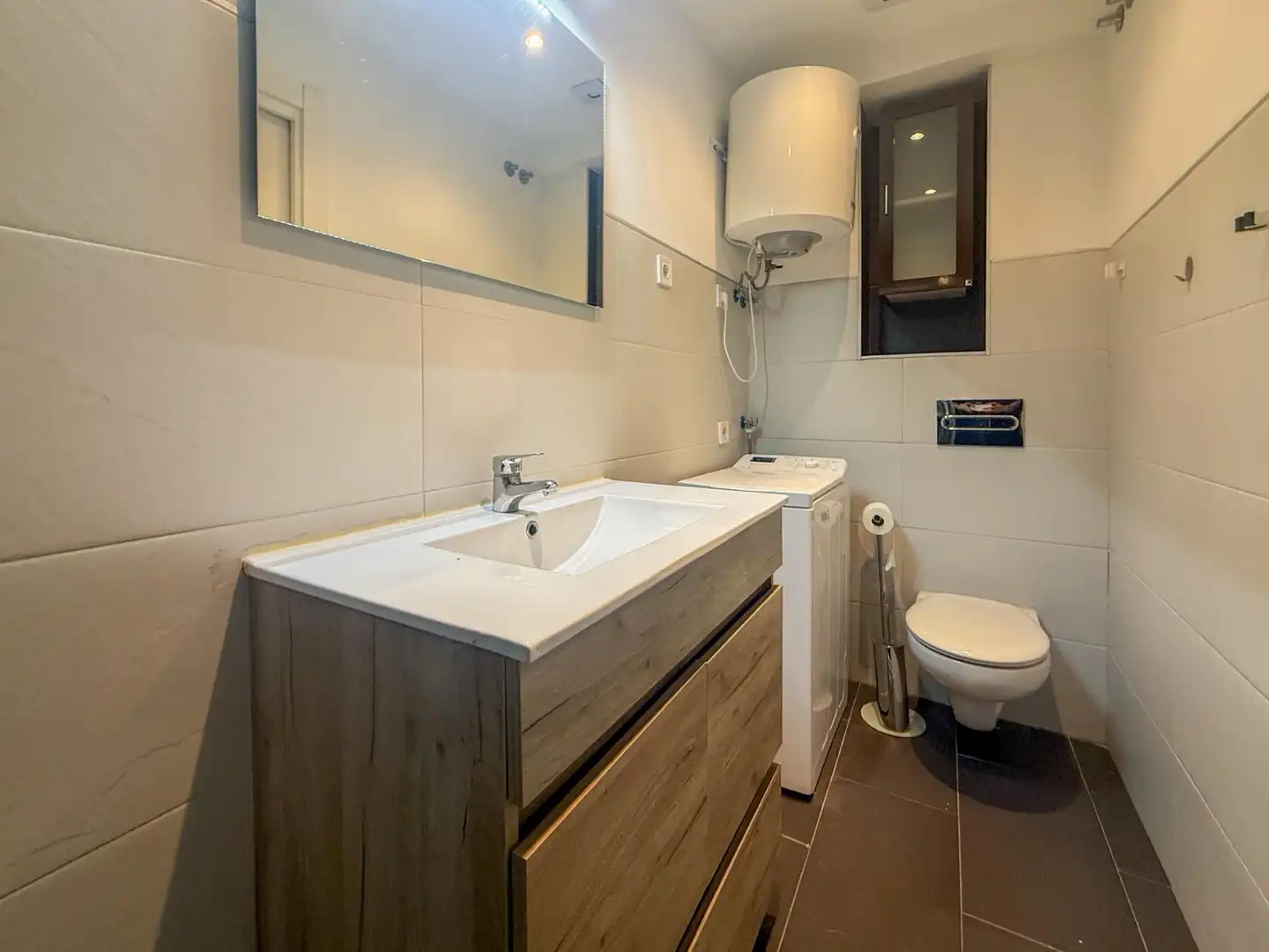 Baño de Estudio de alquiler en Madrid con Aire acondicionado, Calefacción y Amueblado