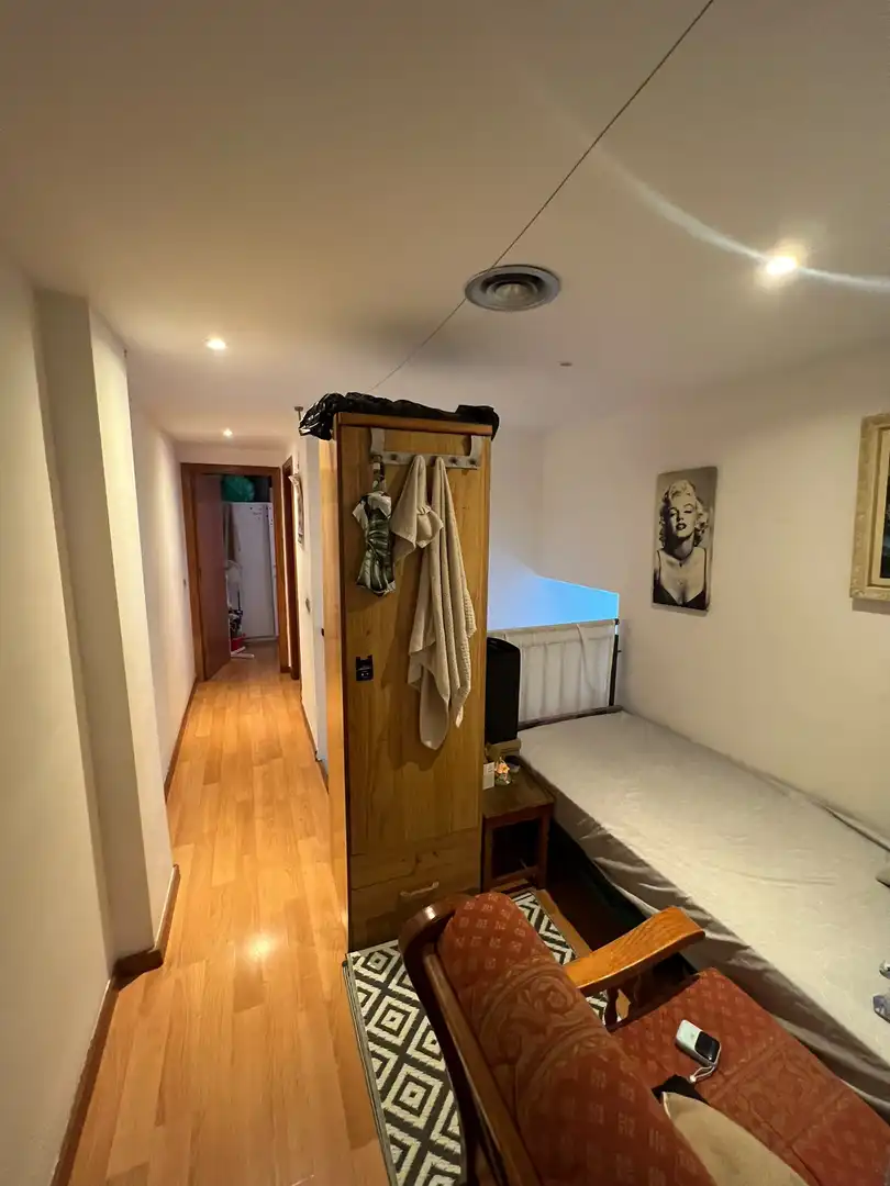 Habitación de Dúplex en venta en L'Hospitalet de Llobregat con Terraza