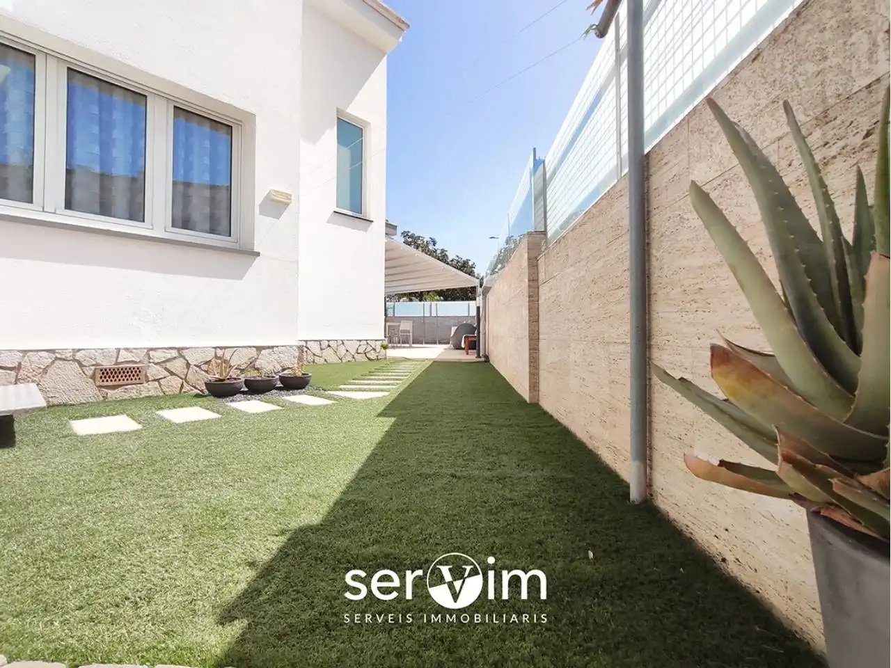 Jardín de Casa adosada en venta en Girona con Aire acondicionado, Calefacción y Jardín privado
