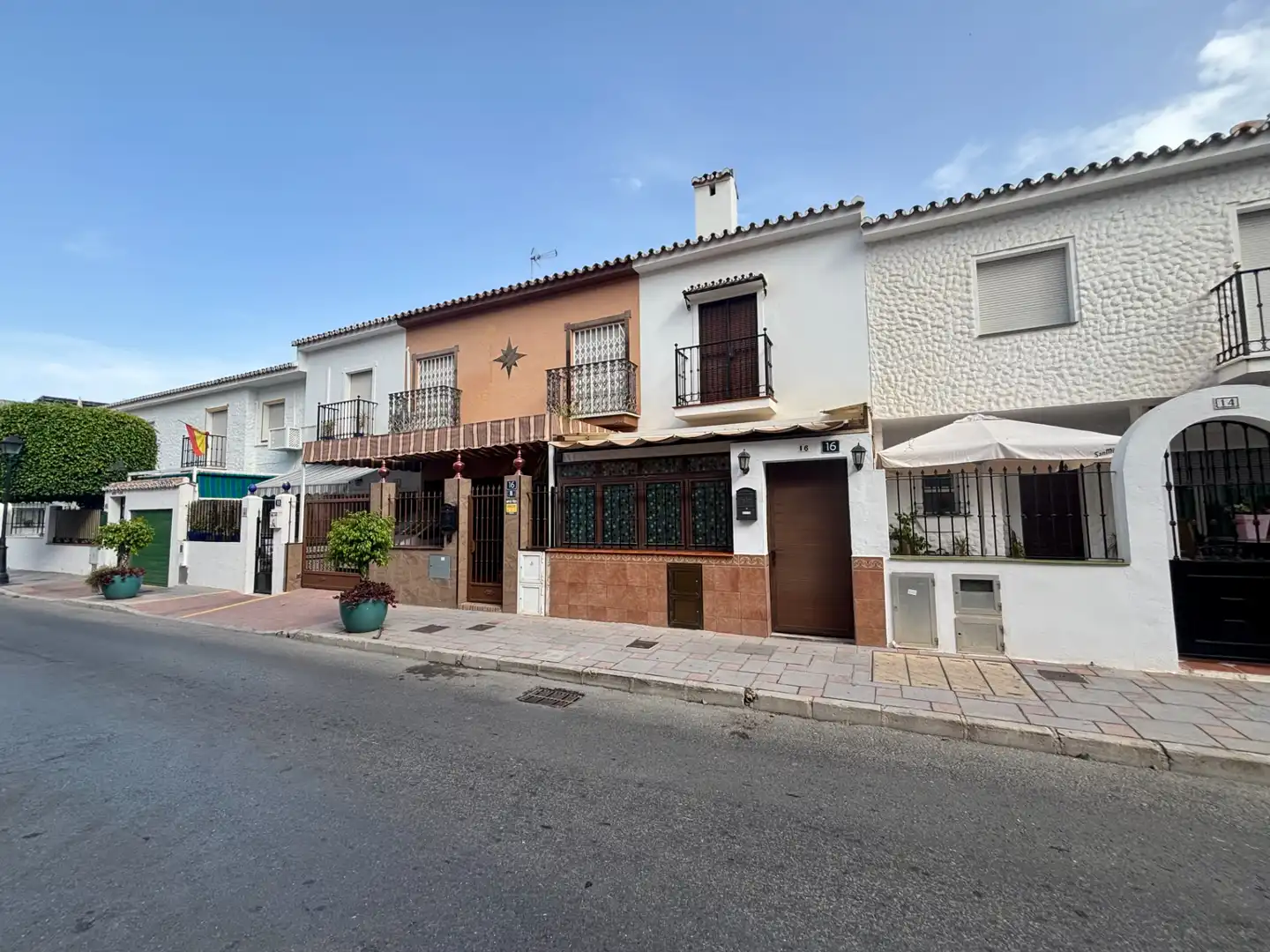 Außenansicht von Einfamilien-Reihenhaus zur Miete in Mijas mit Klimaanlage, Heizung und Möbliert