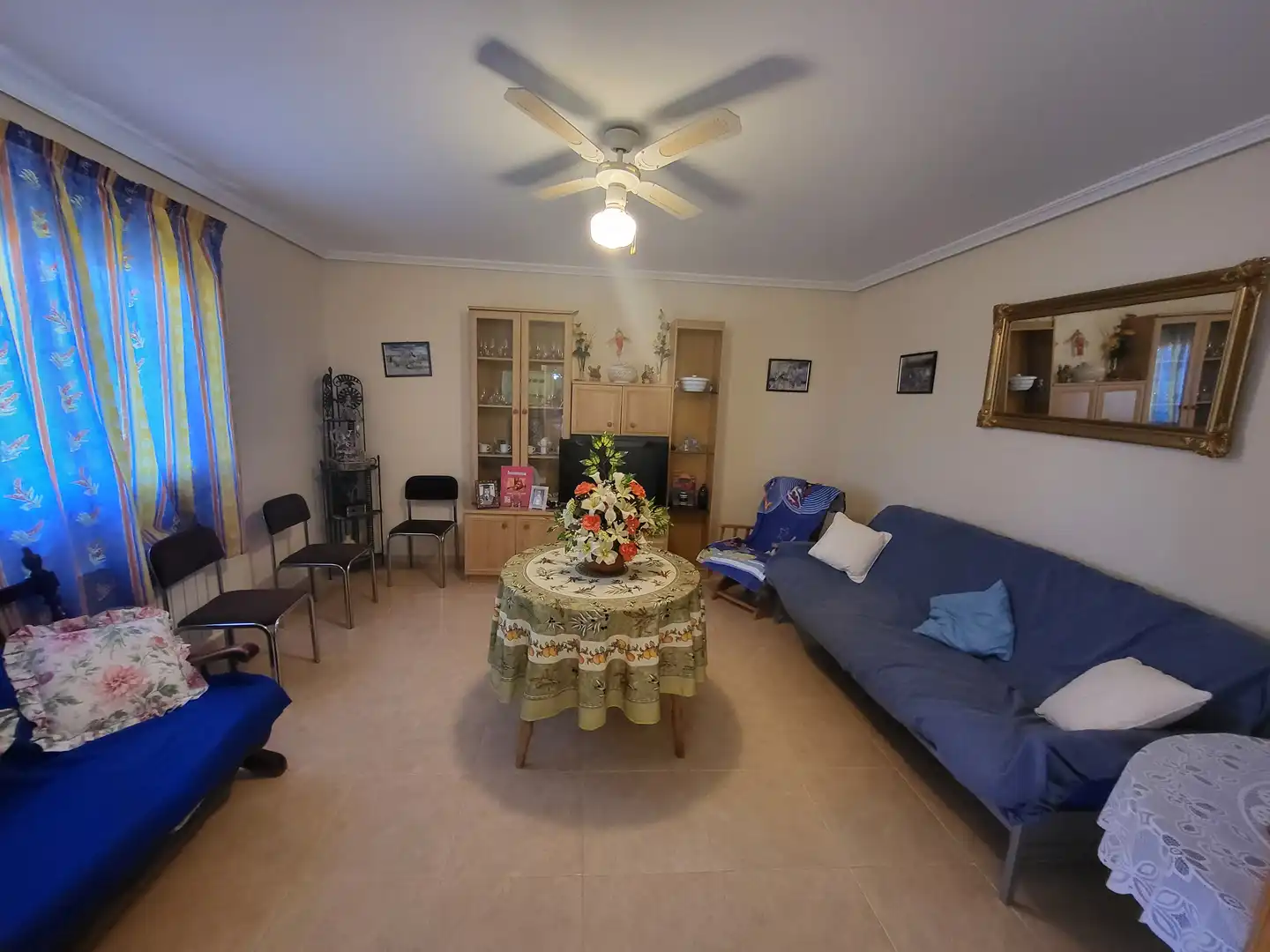 Sala d'estar de Casa o xalet en venda en Burgohondo amb Jardí privat i Traster