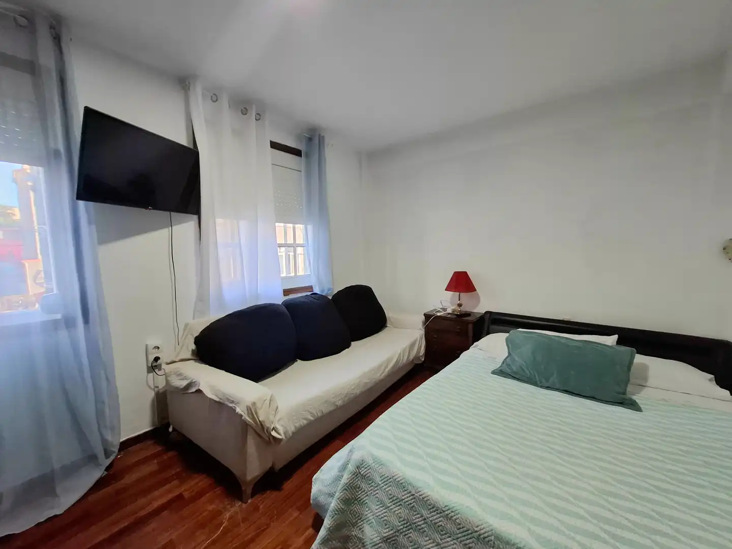 Habitación de Piso en venta en Vigo  con Trastero y Amueblado