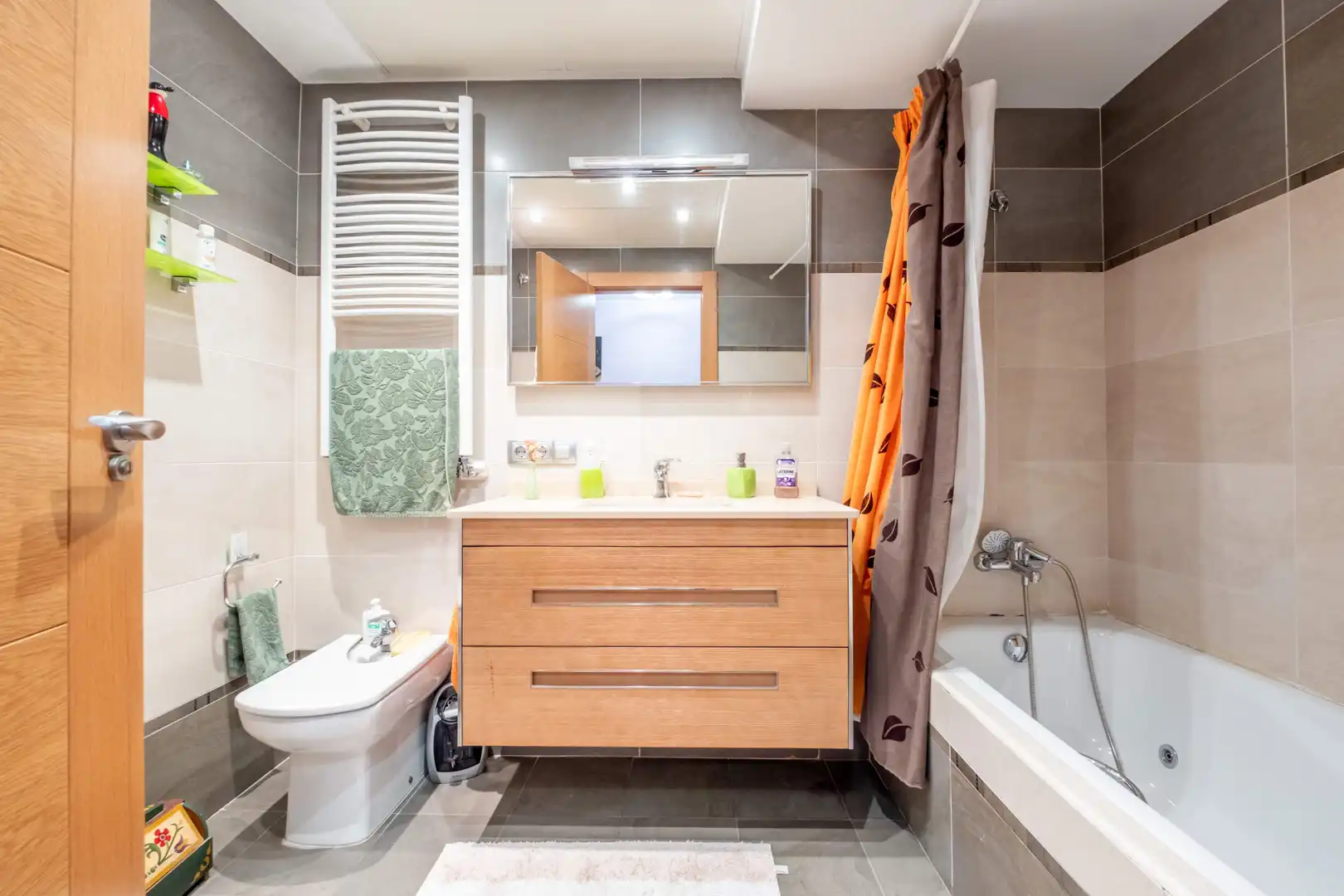 Bathroom of Houses for sale in Zaragoza  with Air Conditioner and Heating