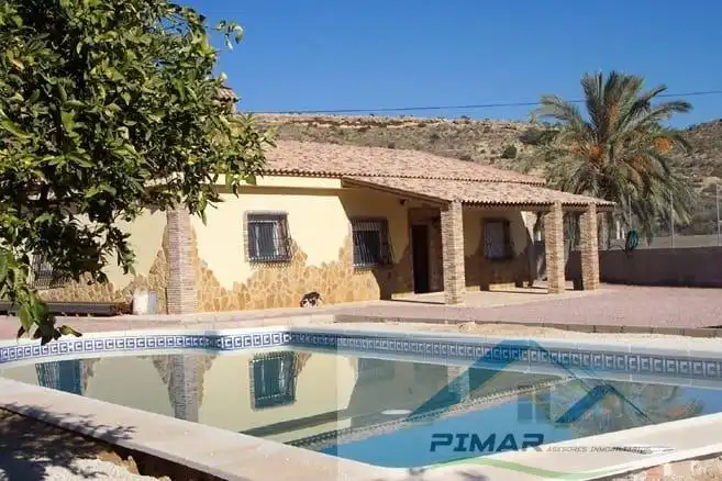 Villa con piscina in vendita a Peña de las Águilas
