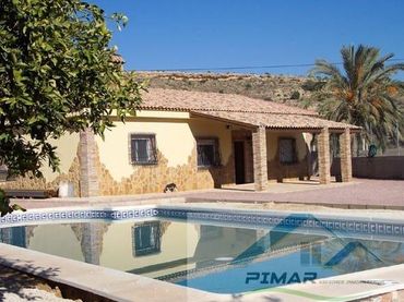 Villa con piscina in vendita a Peña de las Águilas