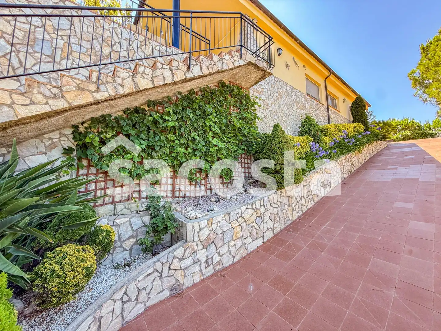 Vista exterior de Casa o xalet en venda en Lloret de Mar amb Aire condicionat, Jardí privat i Parquet