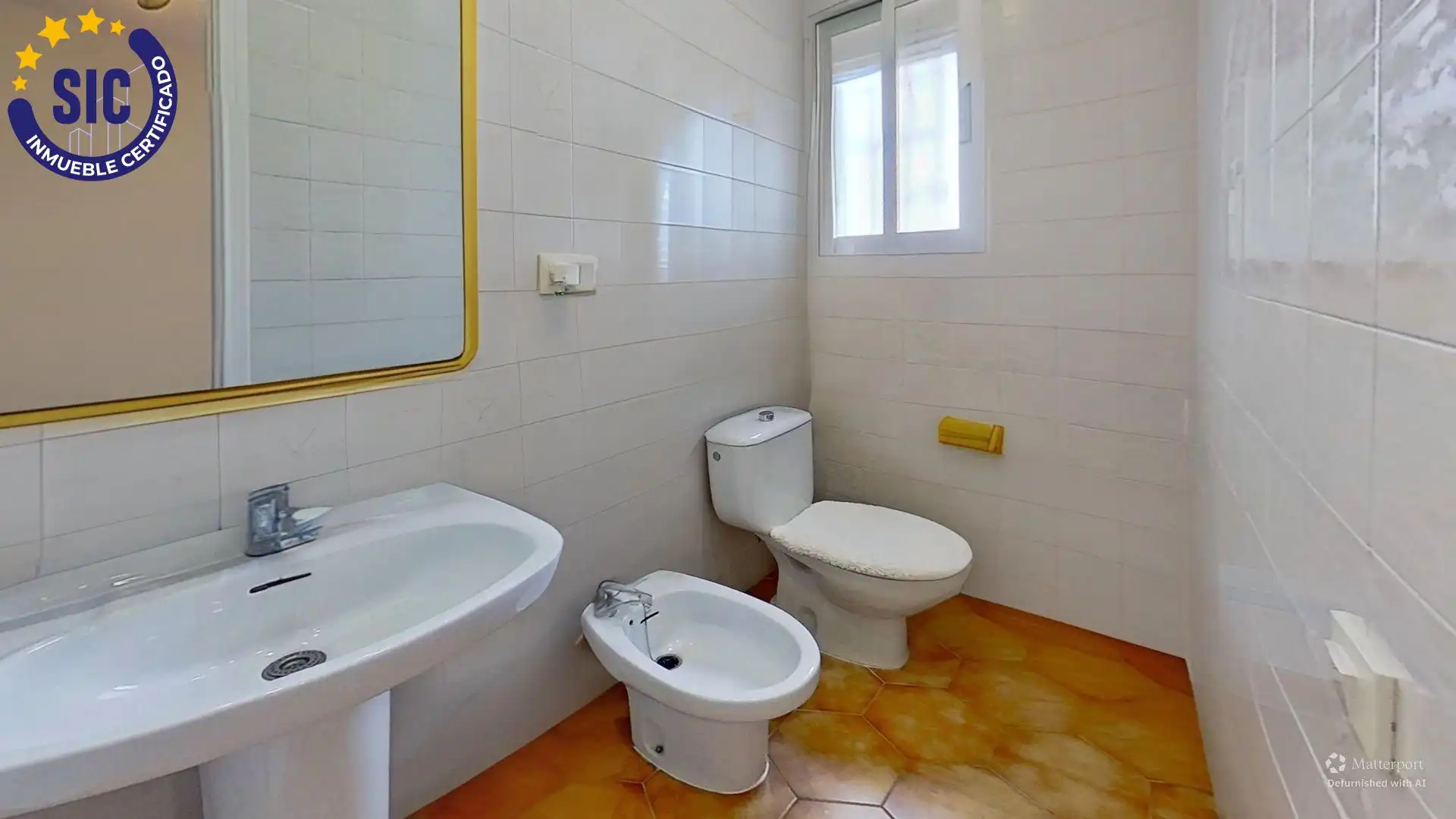 Bany de Casa o xalet en venda en Chiva amb Jardí privat, Terrassa i Traster
