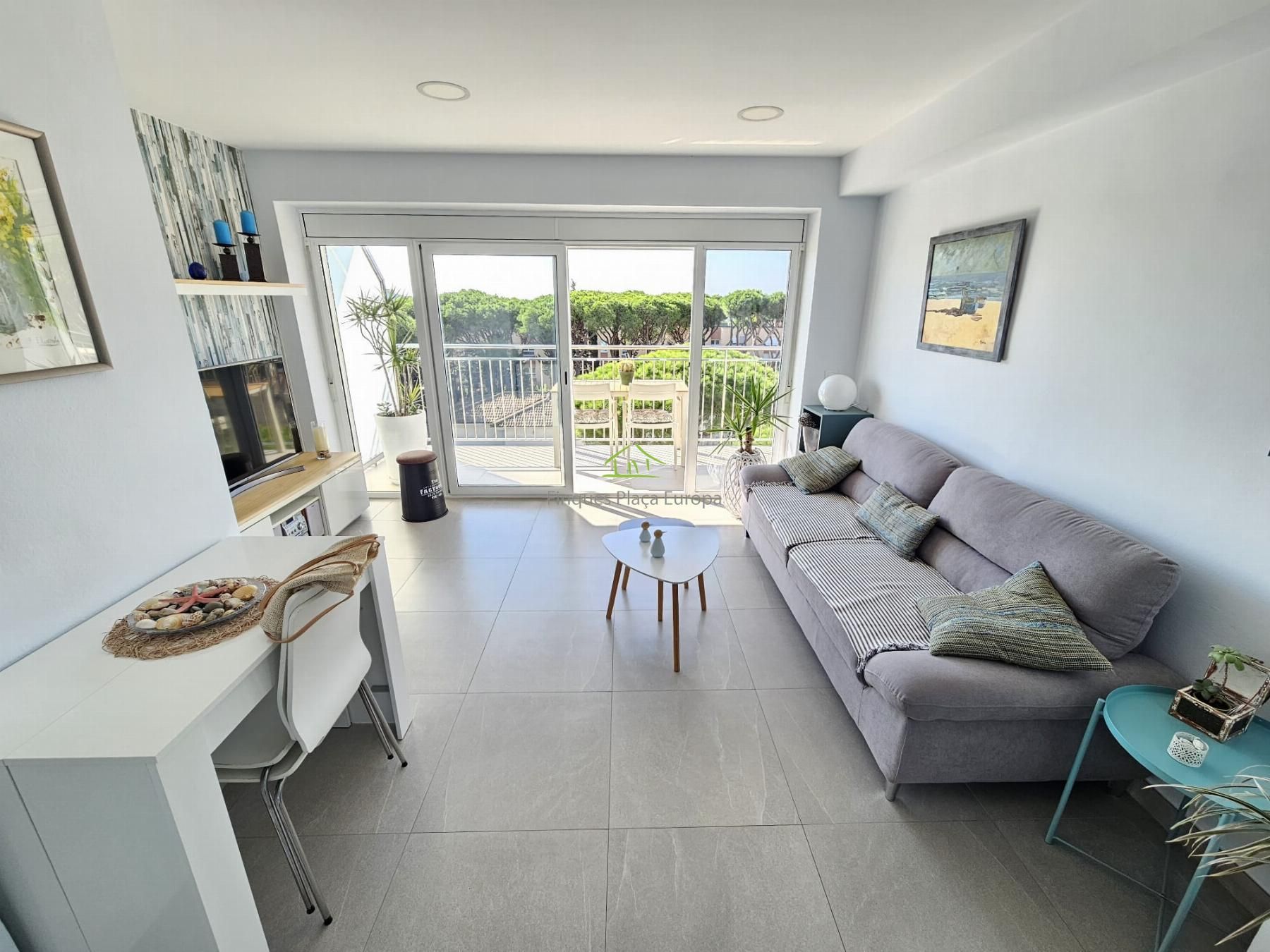 Sala de estar de Apartamento en venta en Castell-Platja d'Aro con Terraza, Trastero y Balcón