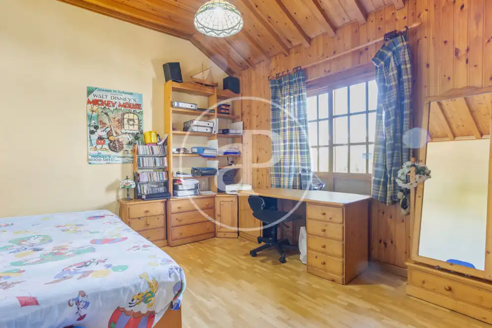 Habitación de Casa o chalet en venta en Paterna con Aire acondicionado, Calefacción y Jardín privado