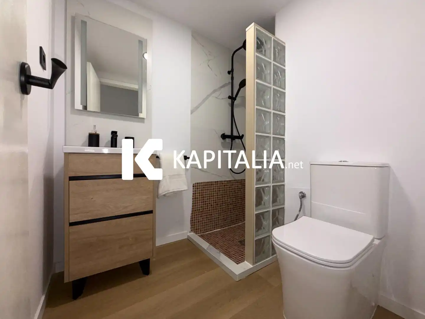 Baño de Piso en venta en Ontinyent con Aire acondicionado, Parquet y Balcón