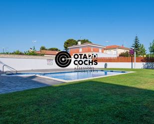 Swimming pool of Planta baja for sale in Reus  with Air Conditioner, Heating and Private garden
