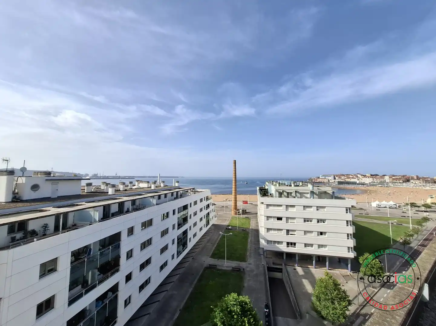 Außenansicht von Wohnung zum Verkauf in Gijón  mit Heizung, Terrasse und Abstellraum