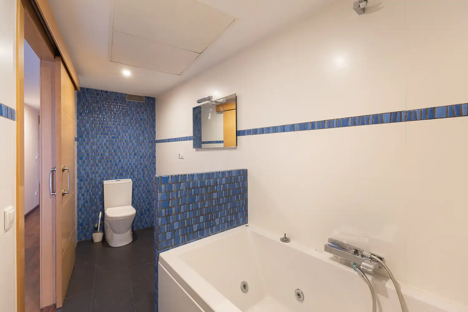 Bathroom of Flat for rent in Valencia  with Air Conditioner, Heating and Parquet flooring