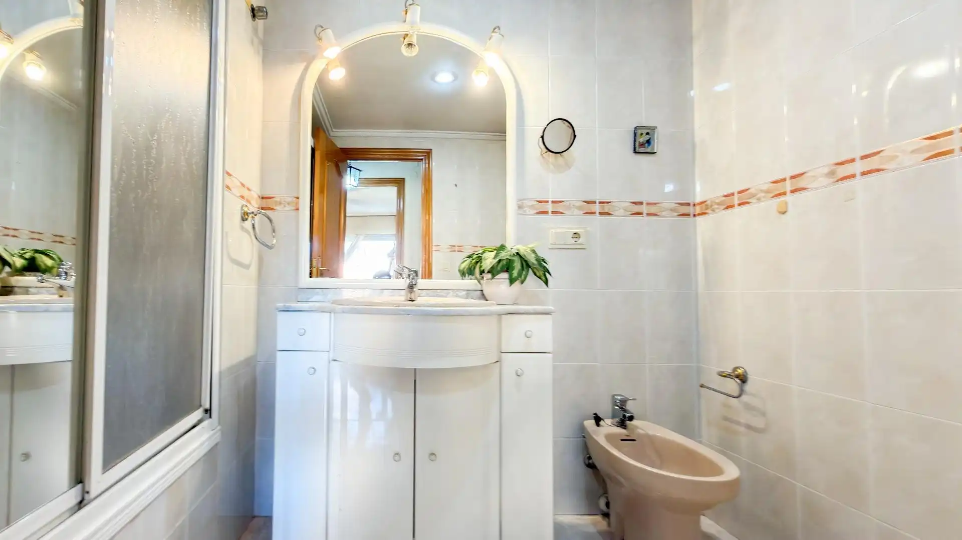 Badezimmer von Wohnung zum Verkauf in Valencia mit Klimaanlage, Heizung und Parkett