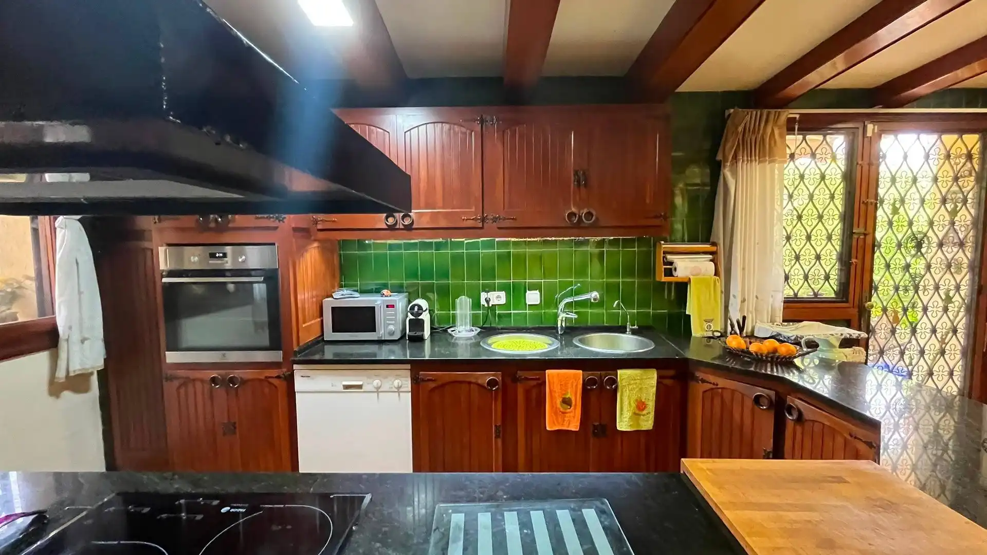 Cocina de Casa o chalet en venta en Elche / Elx con Aire acondicionado, Calefacción y Jardín privado
