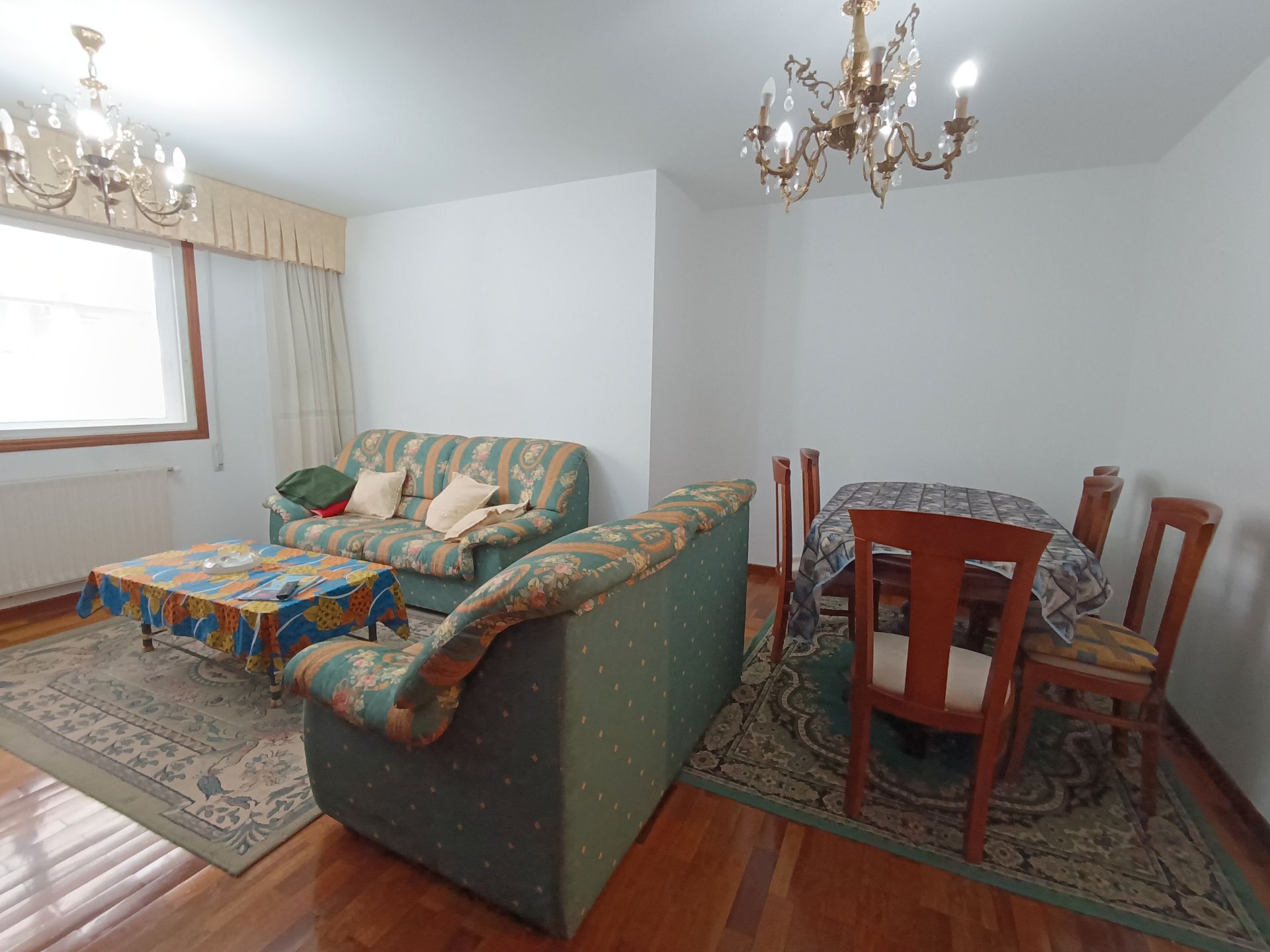 Wohnzimmer von Wohnung zum Verkauf in Pontevedra Capital  mit Heizung, Parkett und Abstellraum