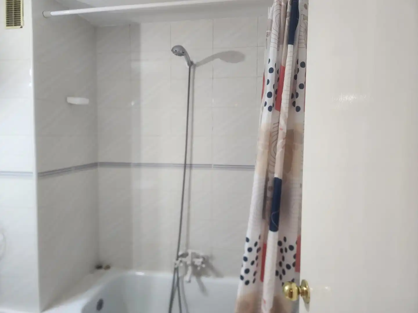 Badezimmer von Wohnung zur Miete in Jaca mit Heizung, Privatgarten und Terrasse