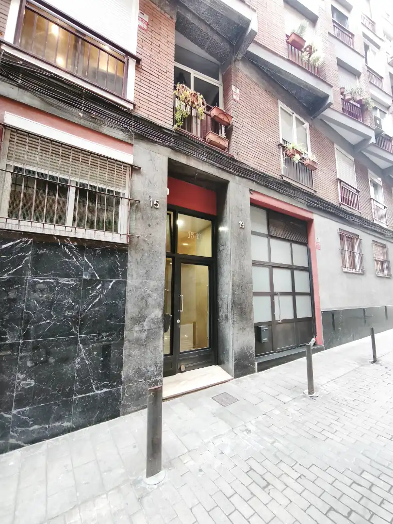 Vista exterior de Piso en venta en Barcelona con Horno y Balcón