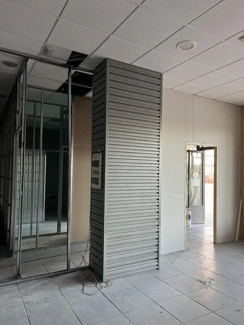 Local comercial en venta en Av Juan Carlos I, imagen 4