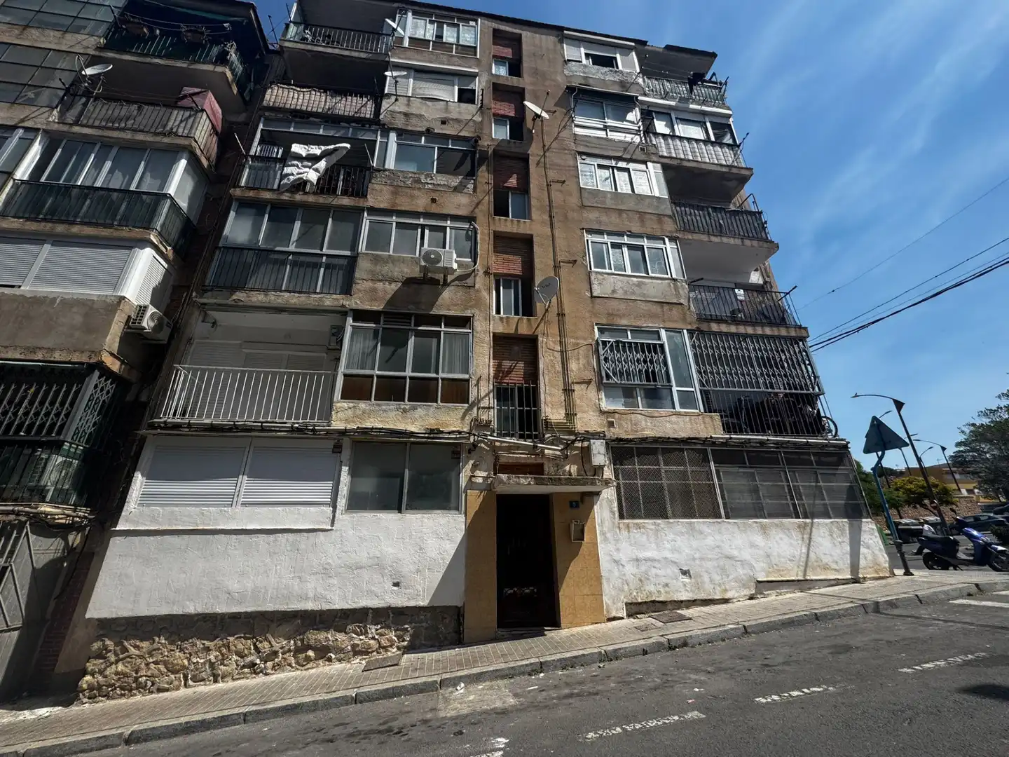 Vista exterior de Pis en venda en Alicante / Alacant amb Moblat i Balcó
