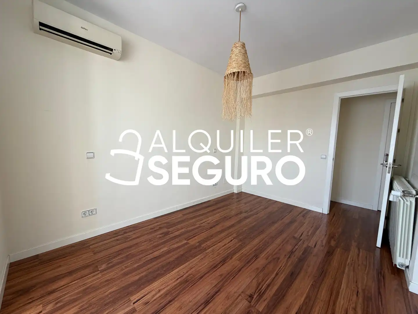 Schlafzimmer von Wohnung zur Miete in Madrid mit Klimaanlage, Heizung und Terrasse