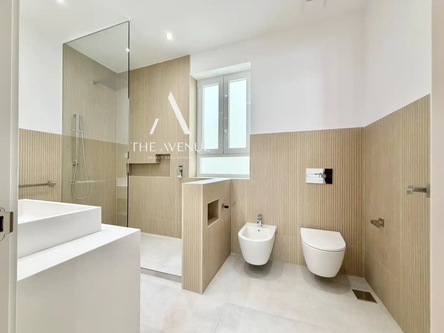 Bathroom of Apartments for sale in Madrid  with Heating