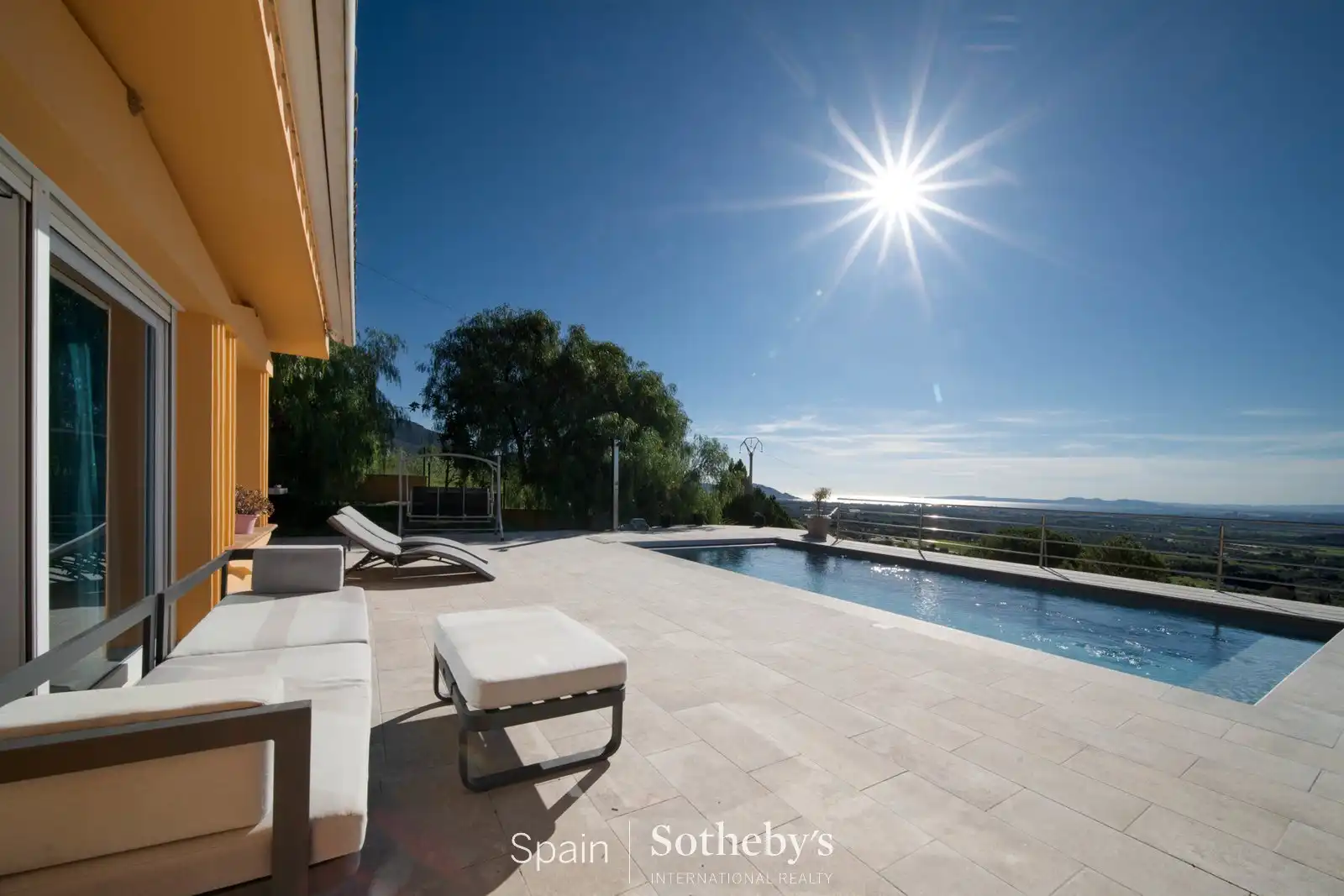 House with pool for sale in Carrer Anglaterra, imagen 2