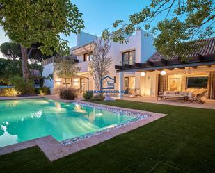 Vista exterior de Casa o xalet en venda en El Puerto de Santa María amb Aire condicionat, Terrassa i Piscina