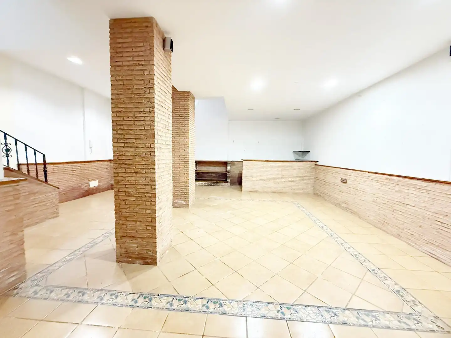 Casa adosada en venta en Almería con Terraza, Trastero y Balcón