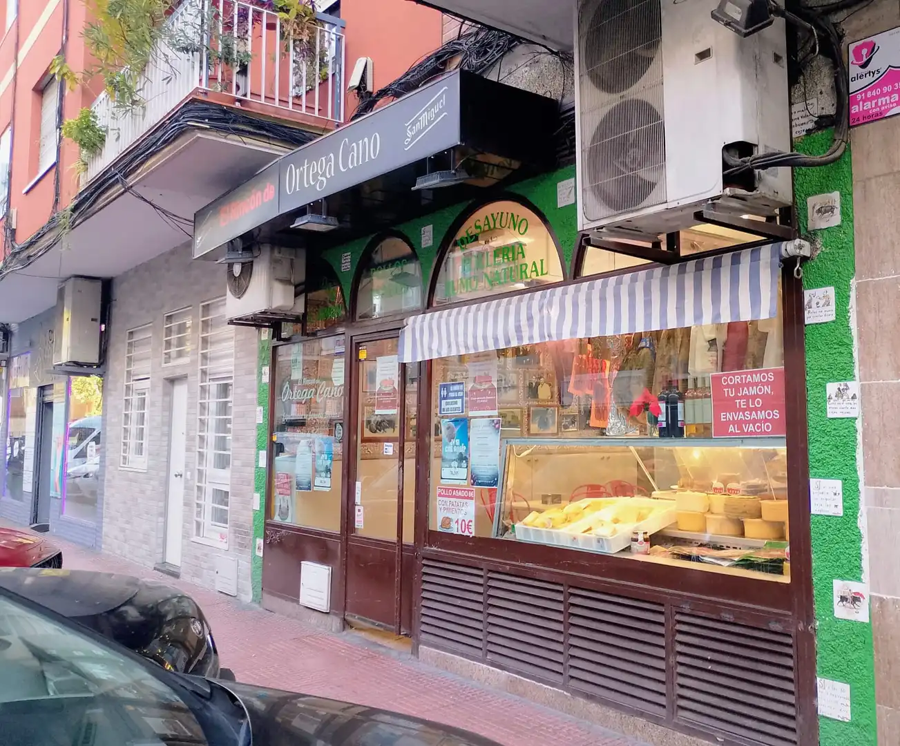 Local comercial en venta en Calle de Santiago Apóstol 9