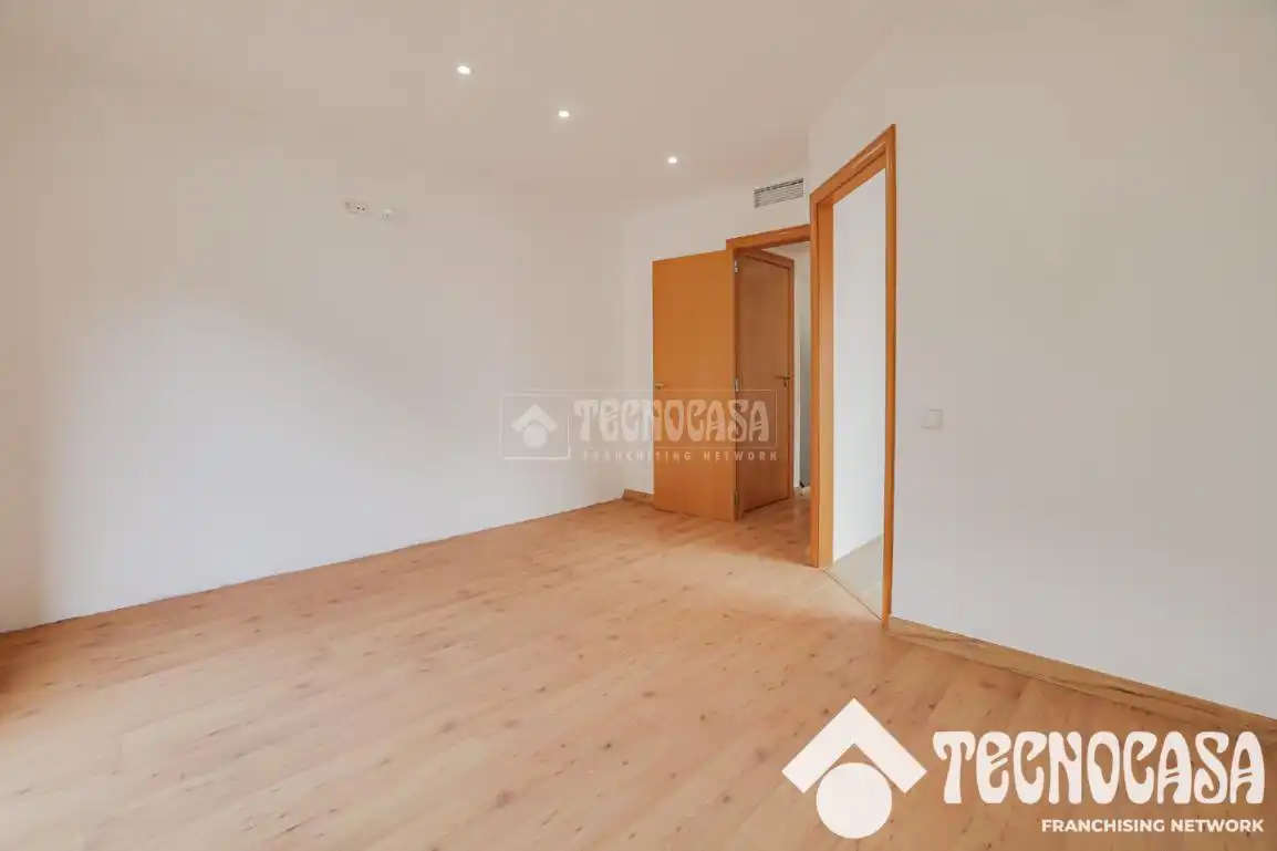 Bedroom of Houses for sale in Santa Coloma de Gramenet  with Air Conditioner, Heating and Terrace