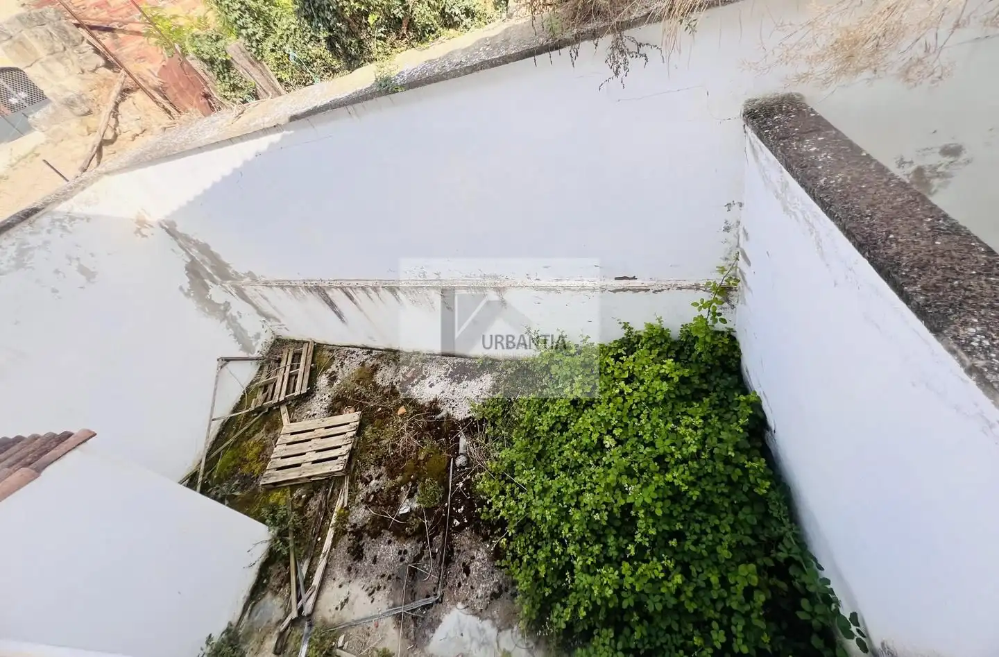 Außenansicht von Einfamilien-Reihenhaus zum Verkauf in Torres del Río mit Privatgarten
