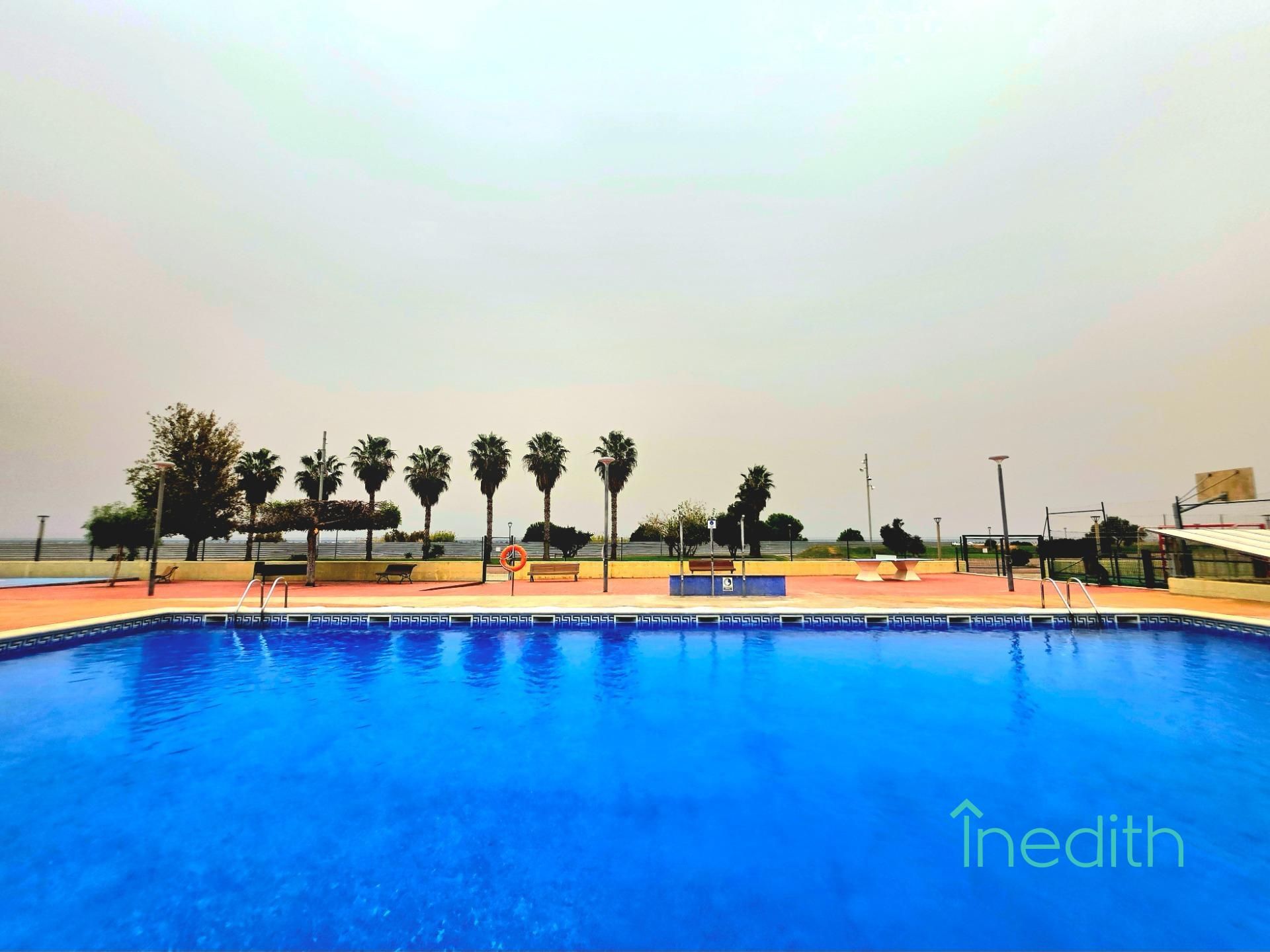 Piscina de Pis en venda en Cubelles amb Aire condicionat, Calefacció i Terrassa