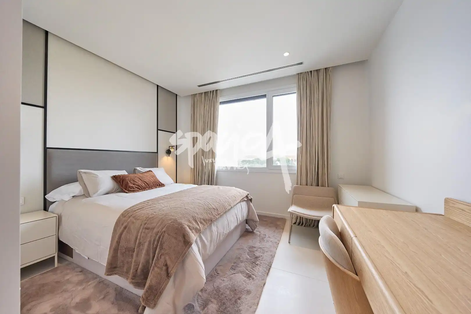 Habitación de Ático de alquiler en Pozuelo de Alarcón con Aire acondicionado, Calefacción y Jardín privado