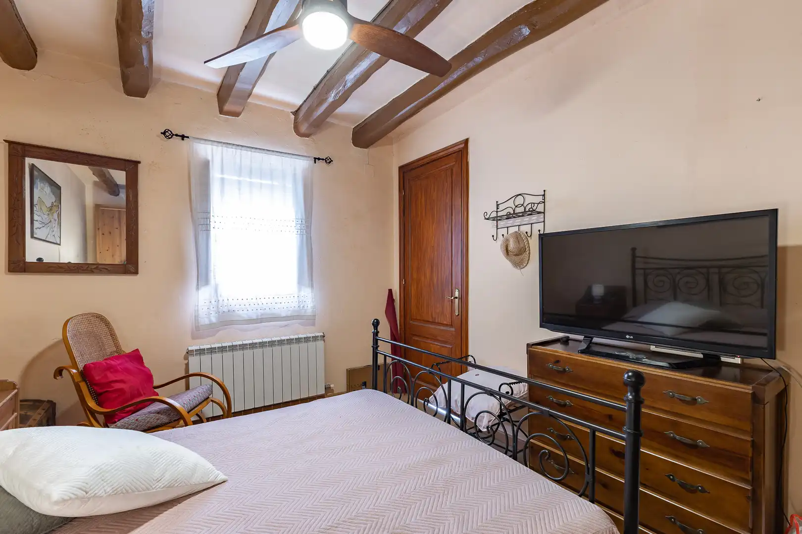 Habitación de Casa adosada en venta en Torrelavit con Calefacción y Terraza