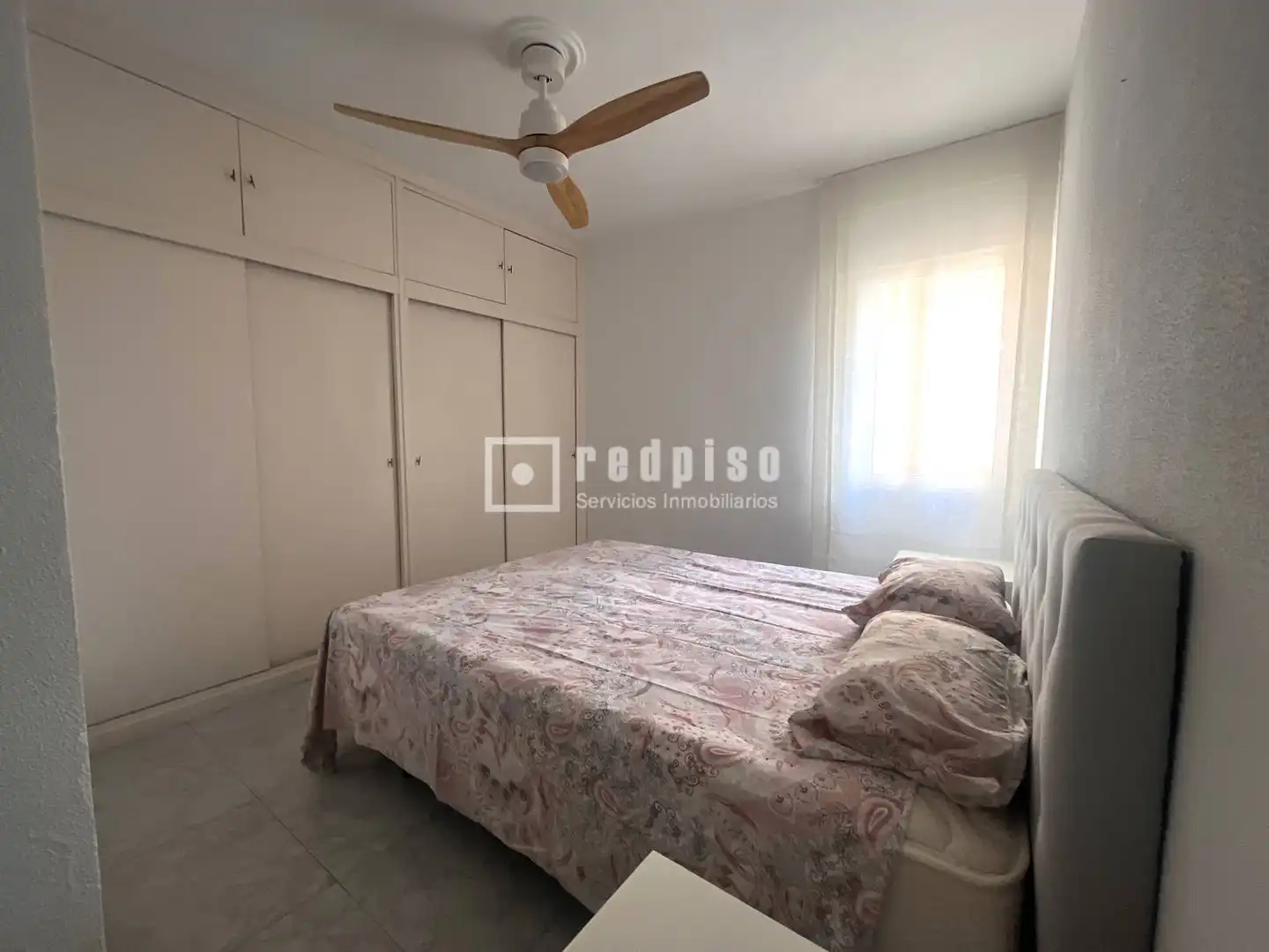 Bedroom of Flat for rent in Sevilla  with Air Conditioner and Private garden