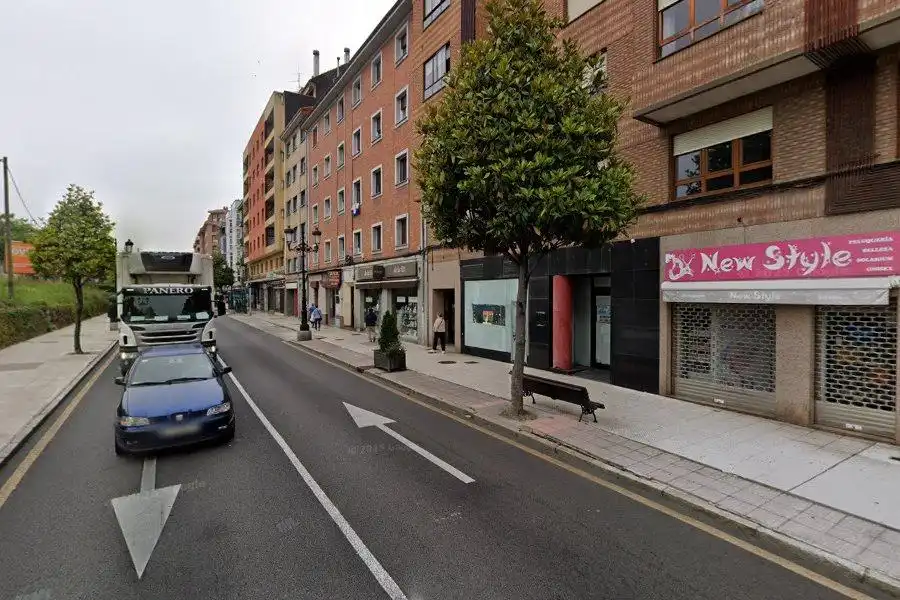 Vista exterior de Pis en venda en Oviedo  amb Calefacció