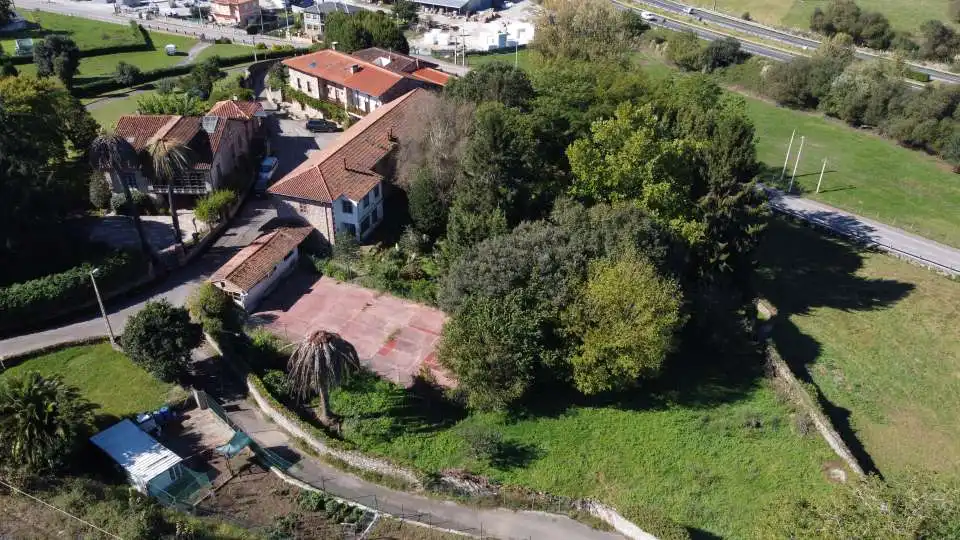 Casa o xalet en venda en Torrelavega  amb Jardí privat