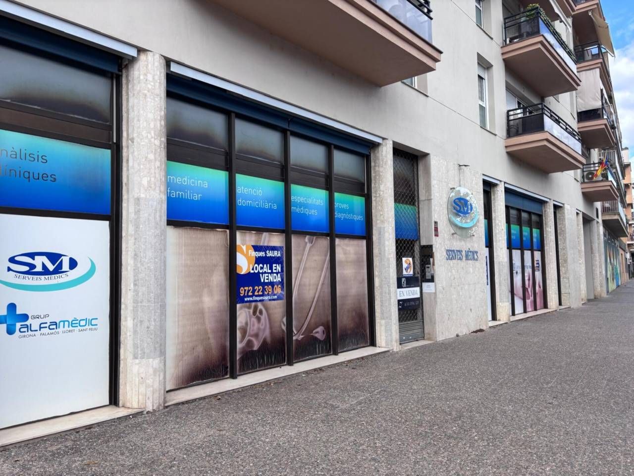 Vista exterior de Local en venda en Girona Capital amb Aire condicionat