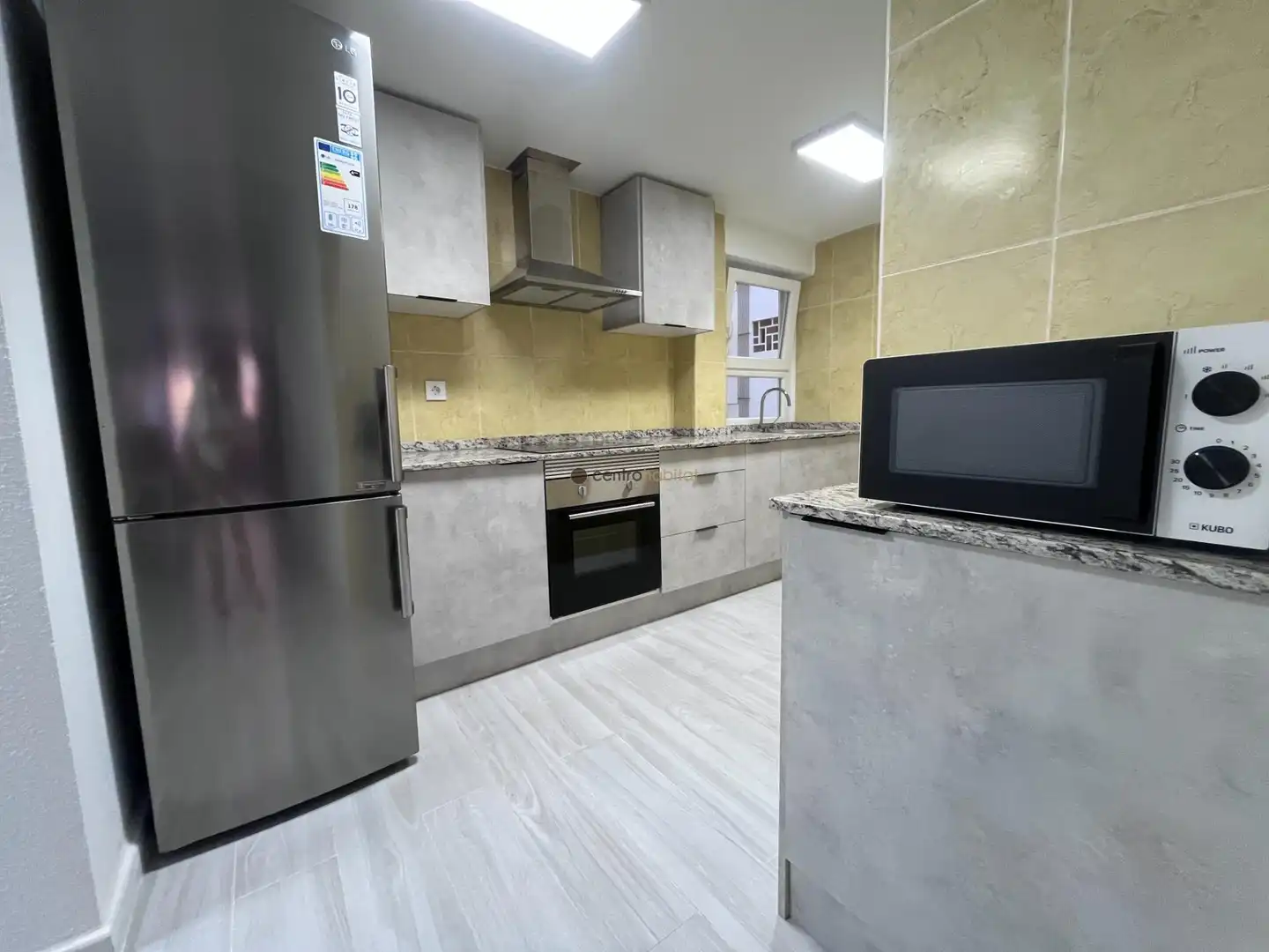 Cocina de Piso de alquiler en Elda con Balcón
