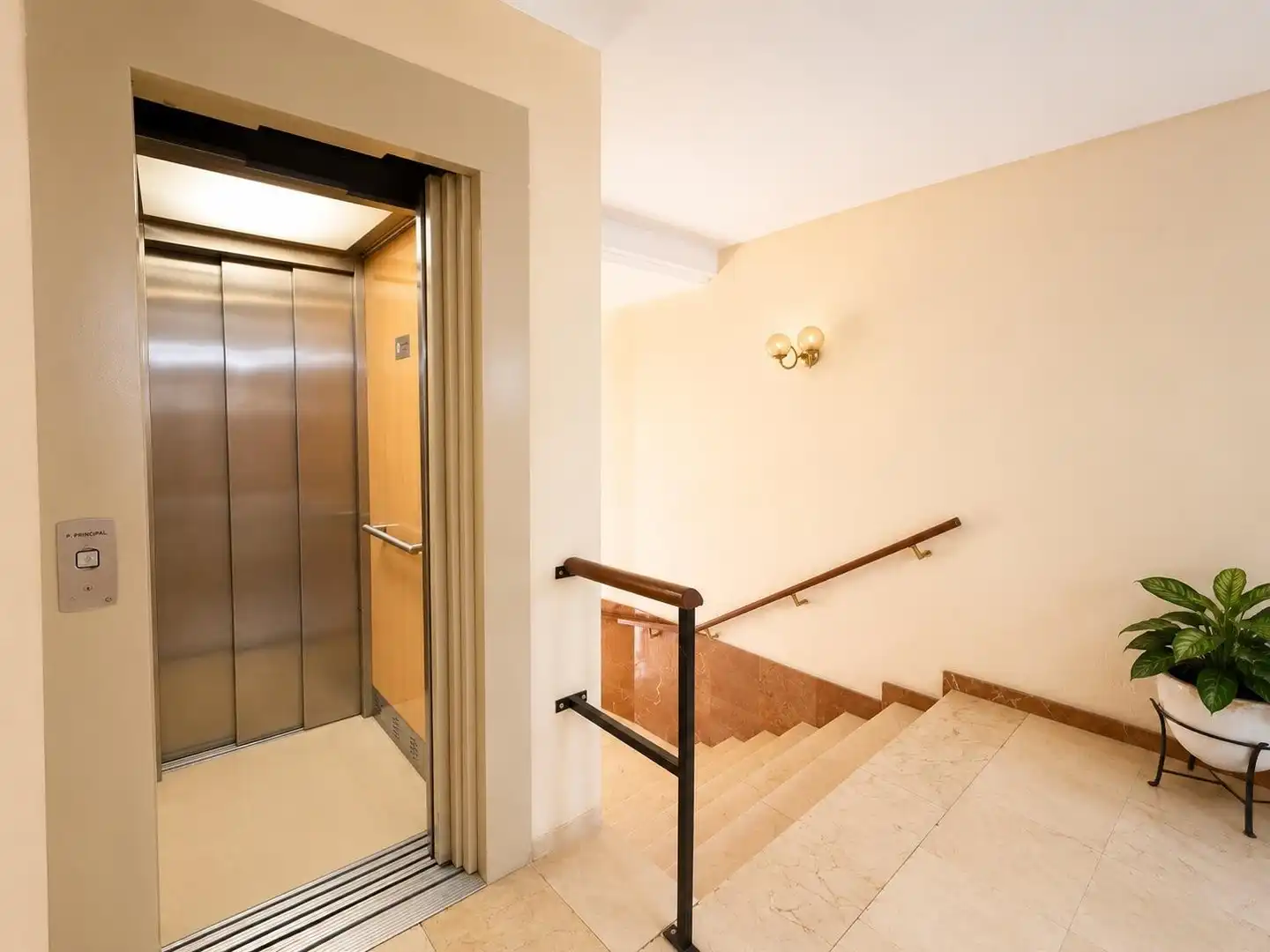 Wohnung zum Verkauf in Madrid mit Heizung, Parkett und Terrasse