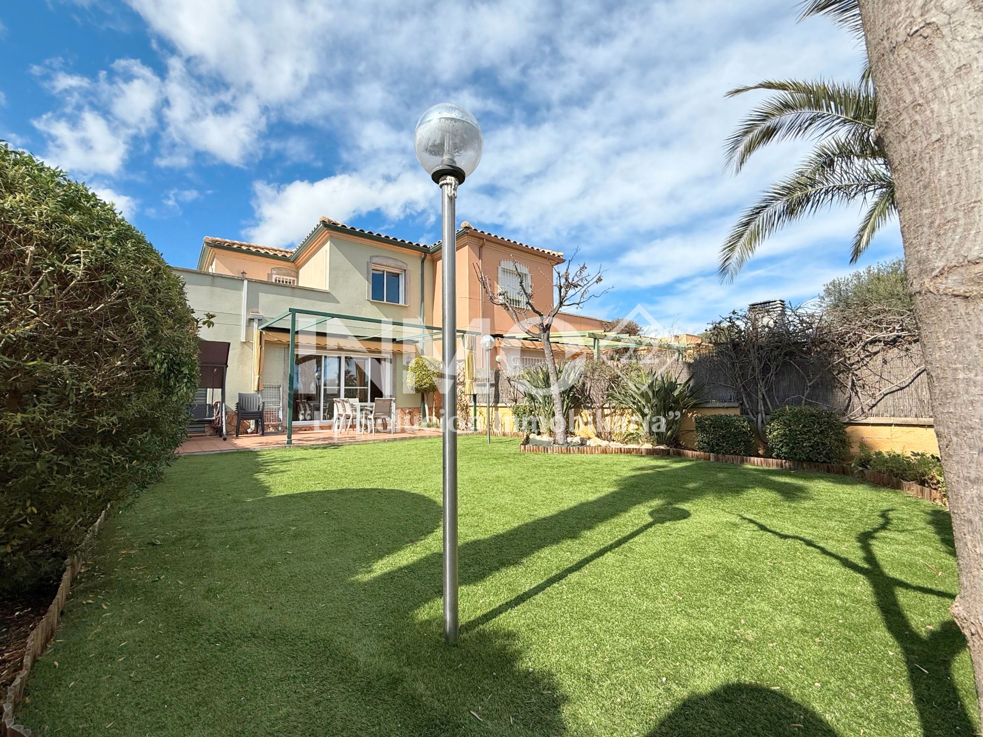 Vista exterior de Casa o xalet en venda en Mont-roig del Camp amb Aire condicionat, Calefacció i Jardí privat