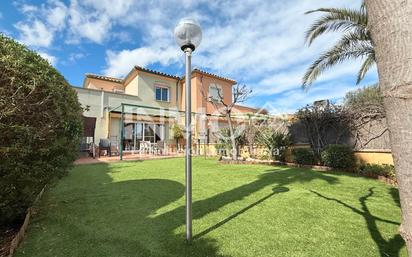 Vista exterior de Casa o xalet en venda en Mont-roig del Camp amb Aire condicionat, Calefacció i Jardí privat