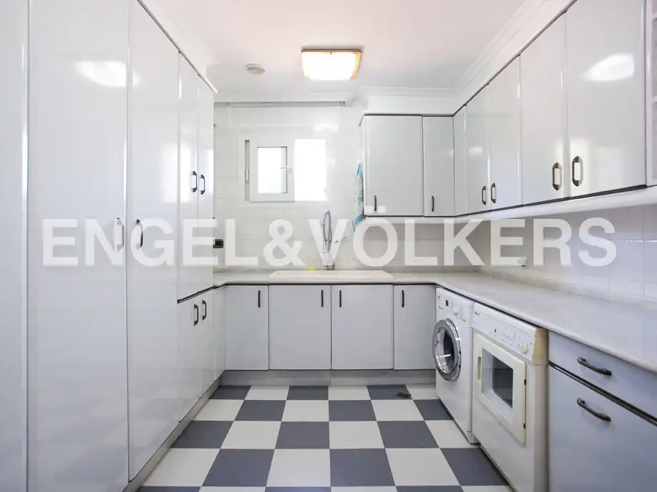 Cocina de Casa o chalet en venta en Serra con Calefacción, Jardín privado y Trastero