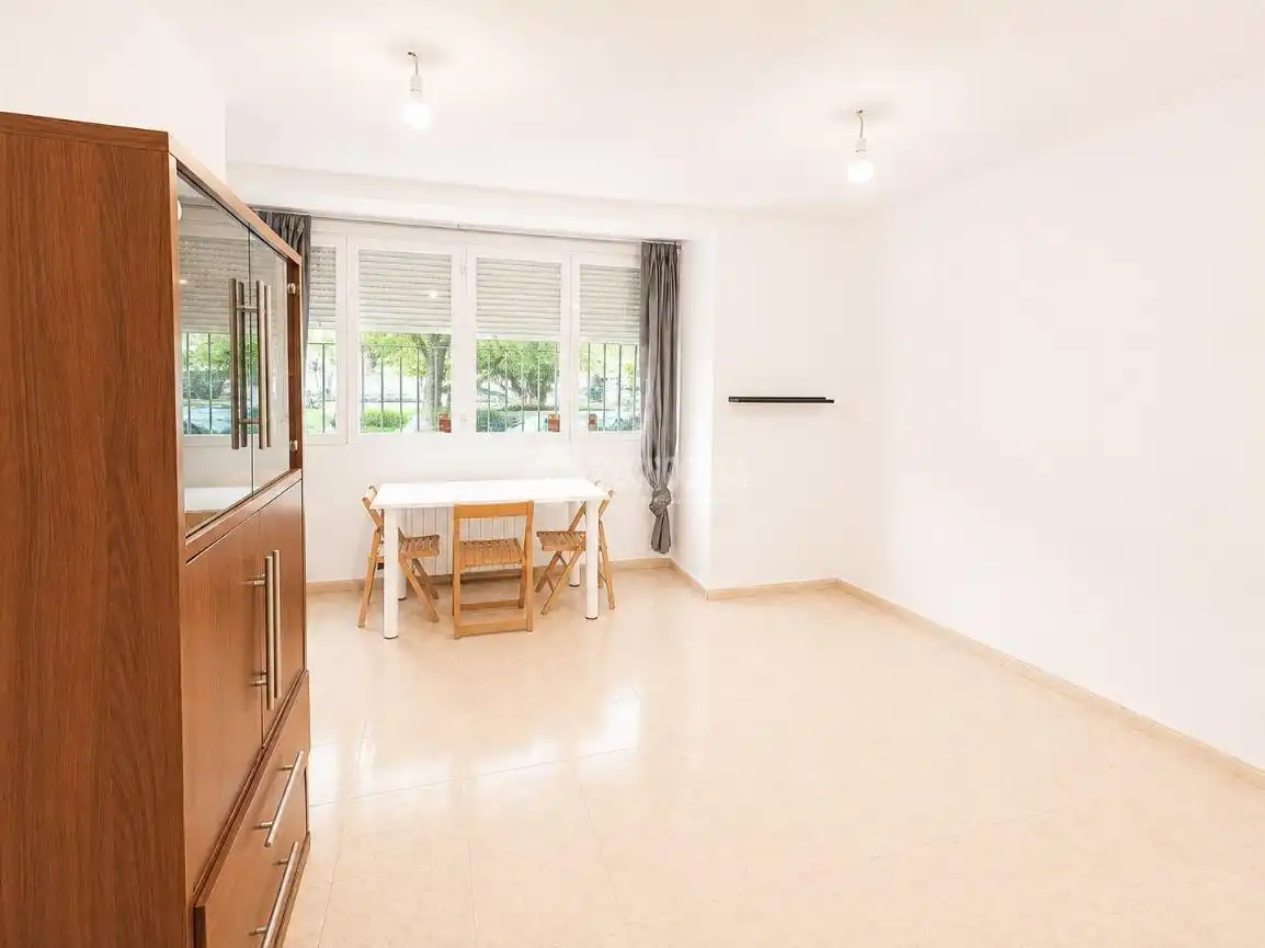 Vista exterior de Piso en venta en Madrid con Calefacción