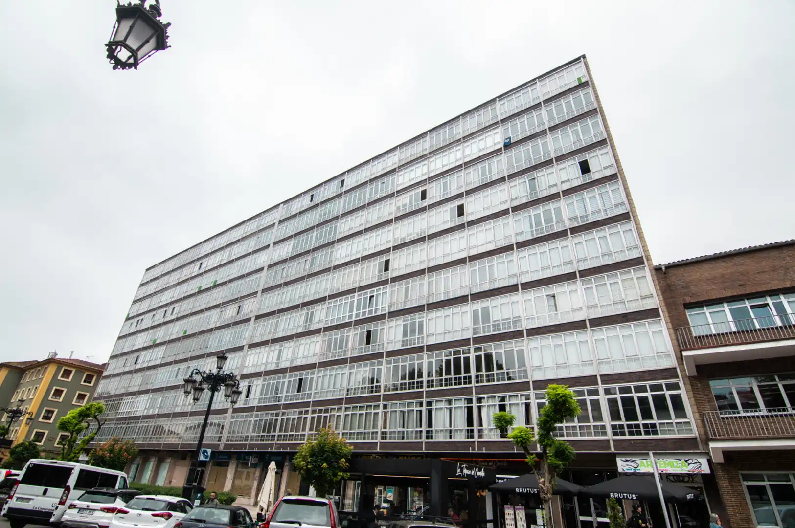 Vista exterior de Pis en venda en Oviedo  amb Calefacció, Parquet i Moblat