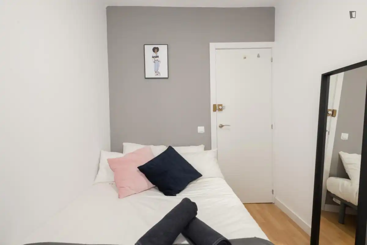 Habitación en Cortes - Huertas