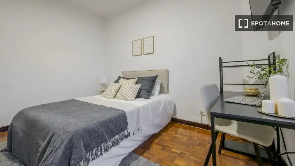 Room in Ciudad Jardín