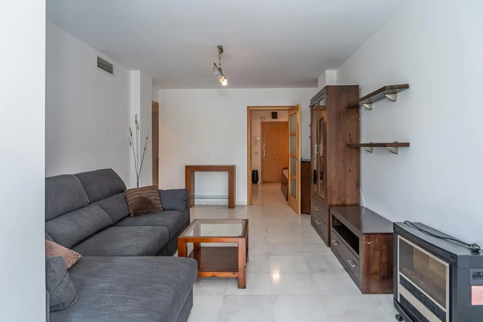 Living room of Flat for rent in Sevilla  with Air Conditioner, Heating and Furnished